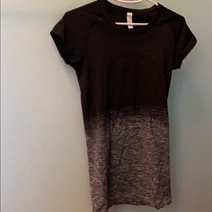Women’s black/grey ombré lululemon shirt!
